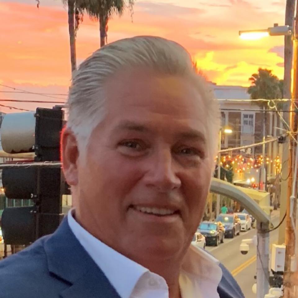 Headshot of Robert Lee